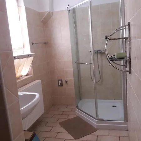 公寓 Vecsey Apartman *